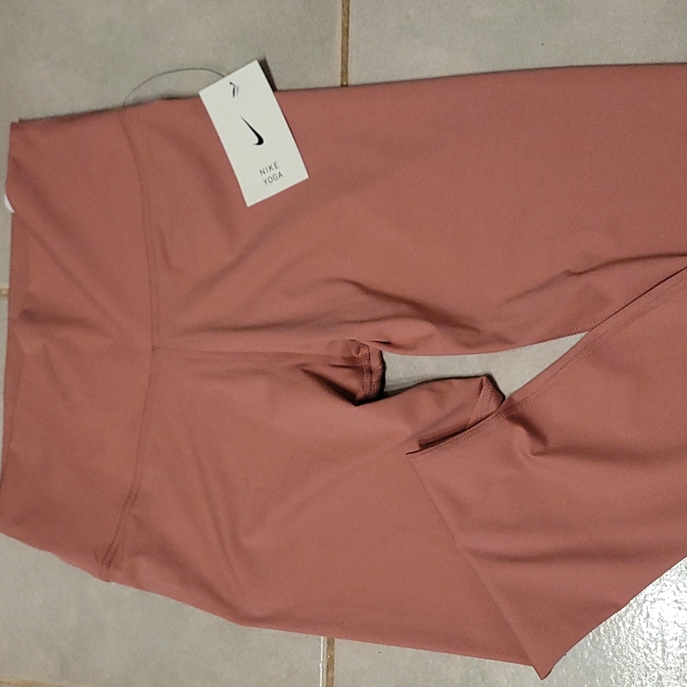 Nike Yoga Women's High Wasted 7/8 Leggings